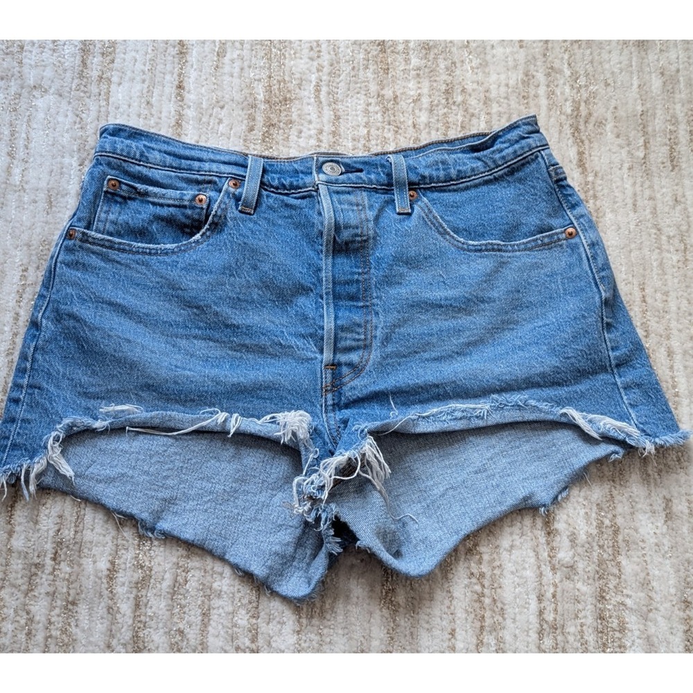 Levis 501 Jean Shorts Womens Sz 31 Blue Cut Off Denim Button Fly Distressed Fray